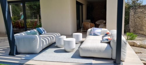 Maison contemporaine située sur les hauteurs de Nîmes. coin détente extérieur
