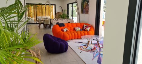 Maison contemporaine située sur les hauteurs de Nîmes. salon